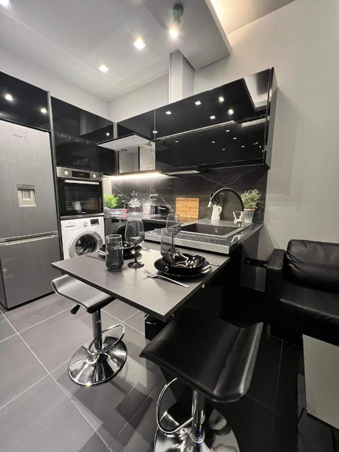 Luxury Black And White Interior Apartments Kalamata Exteriör bild