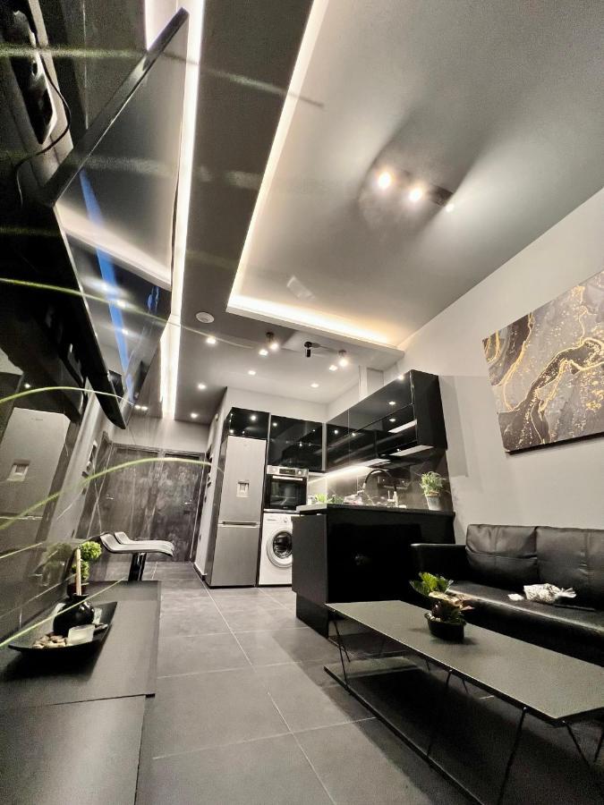 Luxury Black And White Interior Apartments Kalamata Exteriör bild